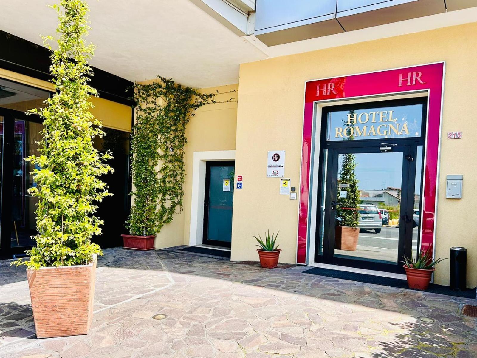 罗马尼亚酒店 切塞纳 外观 照片